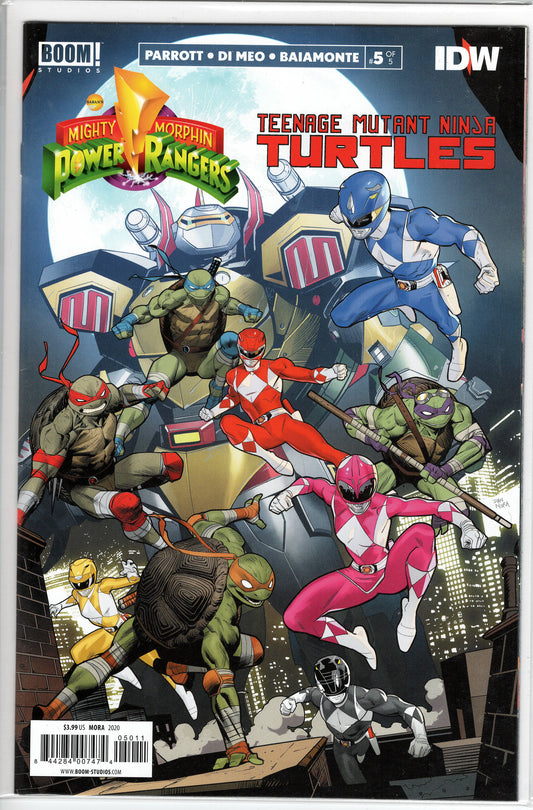 Pre-Owned - Mighty Morphin Power Rangers / Teenage Mutant Ninja Turtles #5  ()