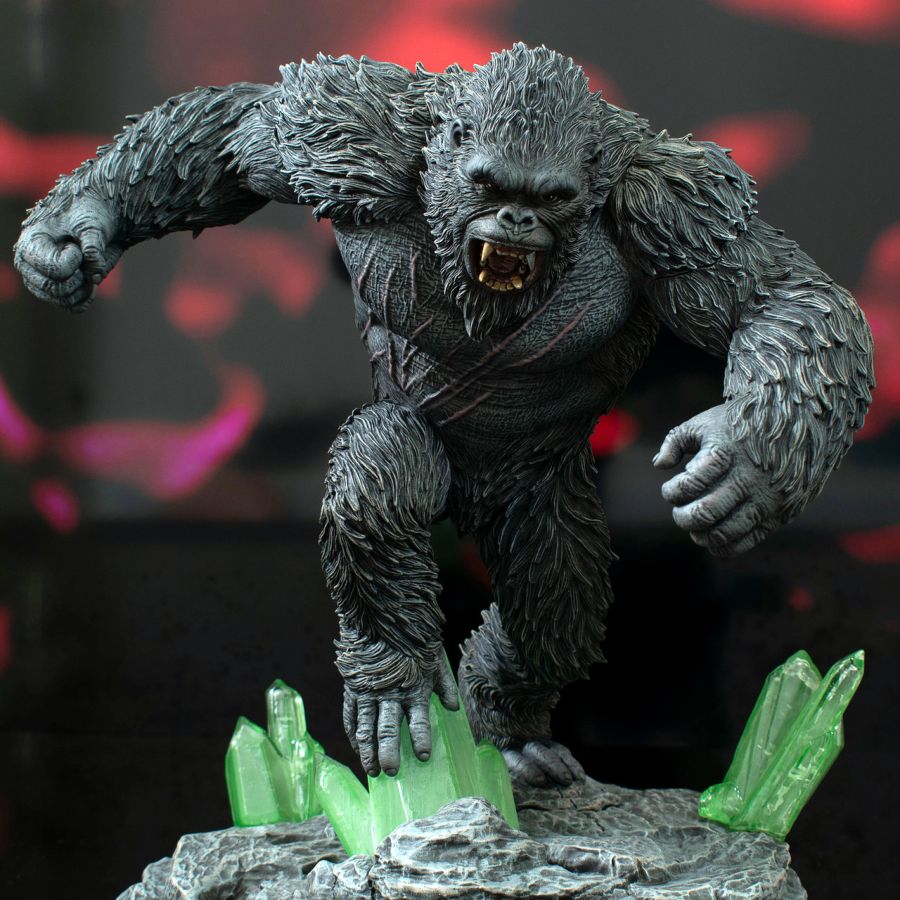 Image Pop Weasel - Image 2 of Godzilla x Kong - King Kong Deluxe Gallery PVC Statue - Diamond Select Toys - Statue - Image - Pop Weasel