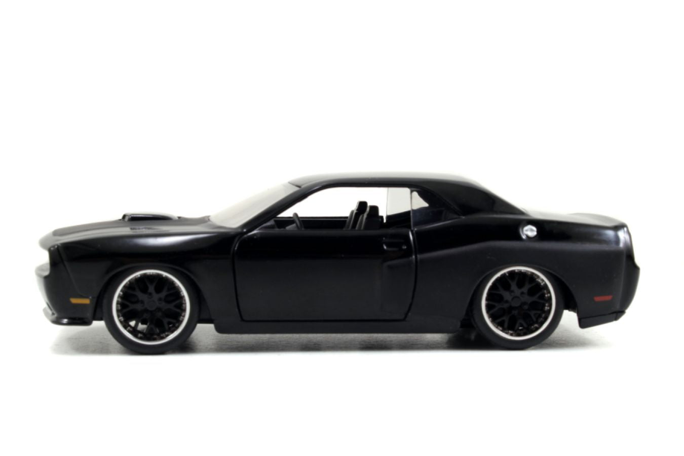 Pop Weasel - Image 2 of Fast and Furious - 2012 Dodge Challenger SRT8 1:32 Scale Hollywood Ride - Jada Toys