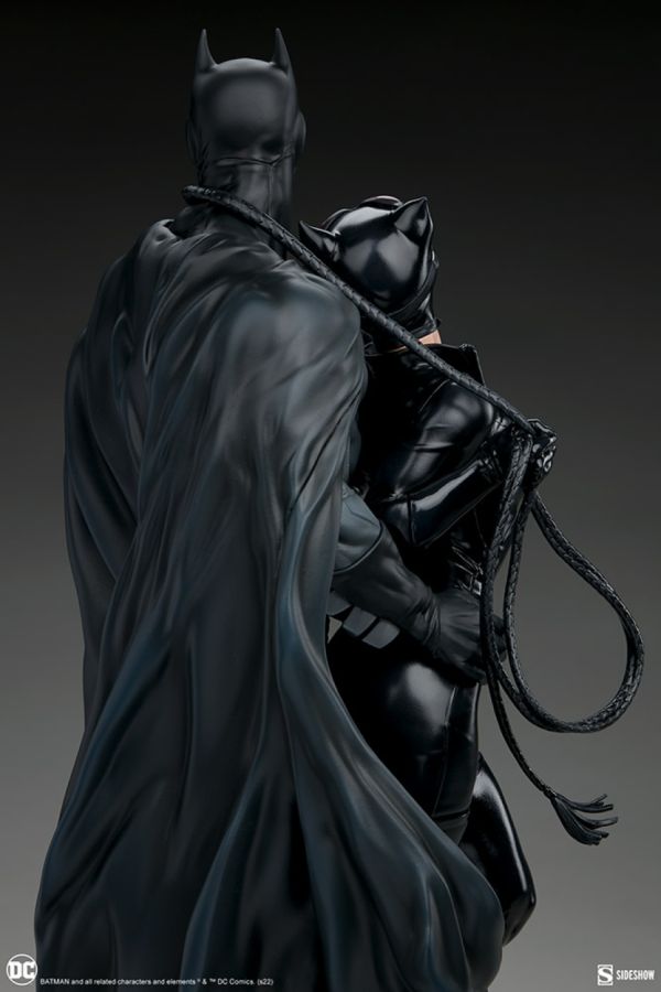 Image Pop Weasel - Image 6 of DC Comics - Batman & Catwoman Diorama - Sideshow Collectibles - Statue - Image - Pop Weasel