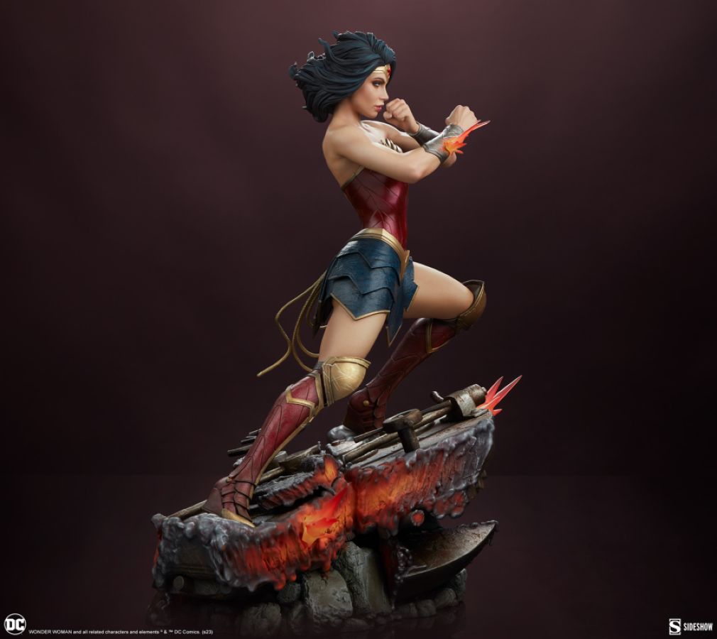 Pop Weasel - Image 3 of Wonder Woman - Saving The Day Premium Format Statue - Sideshow Collectibles