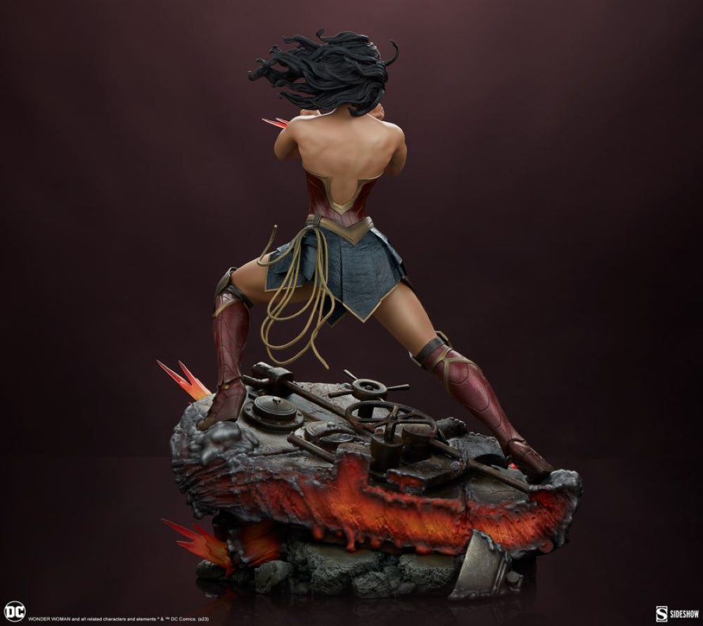 Pop Weasel - Image 4 of Wonder Woman - Saving The Day Premium Format Statue - Sideshow Collectibles - Statue - Image - Pop Weasel