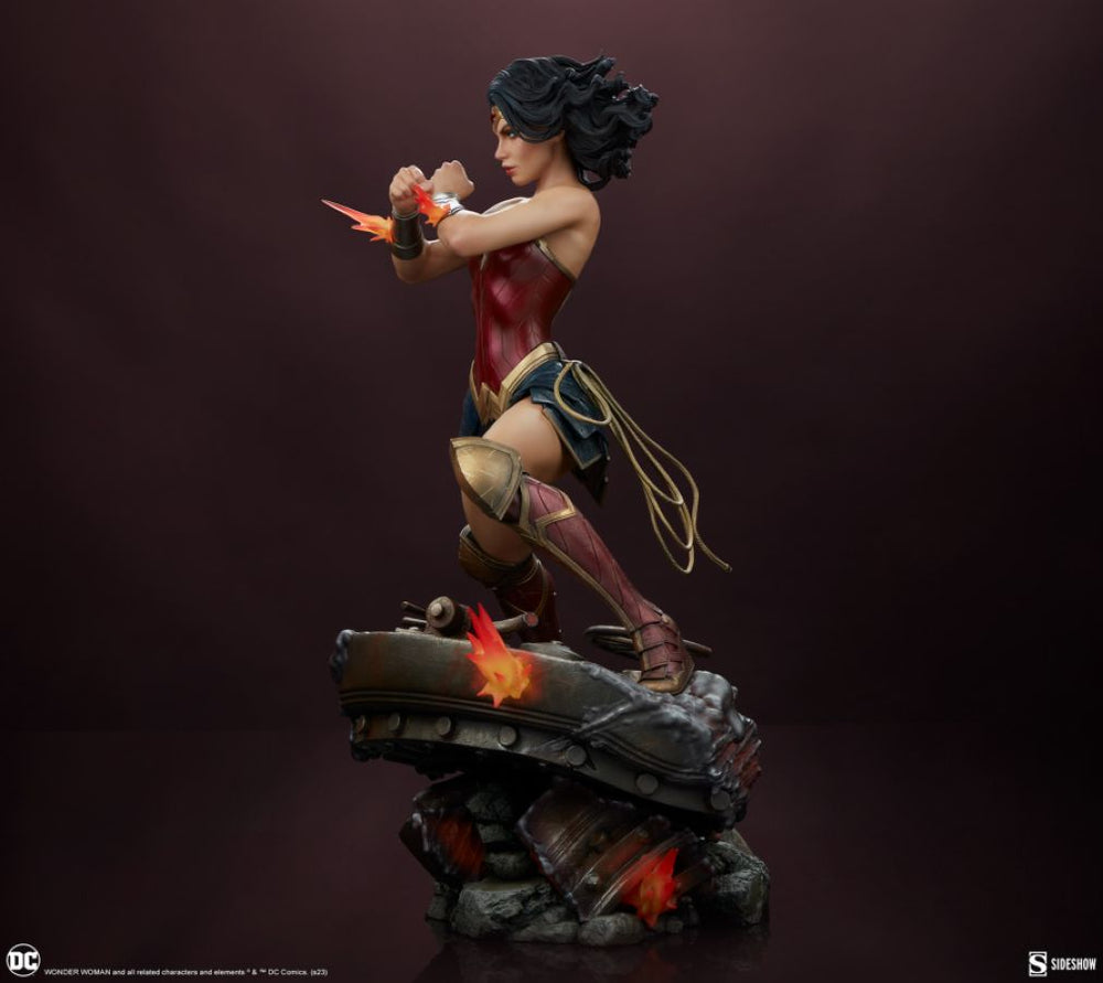 Pop Weasel - Image 5 of Wonder Woman - Saving The Day Premium Format Statue - Sideshow Collectibles - Statue - Image - Pop Weasel