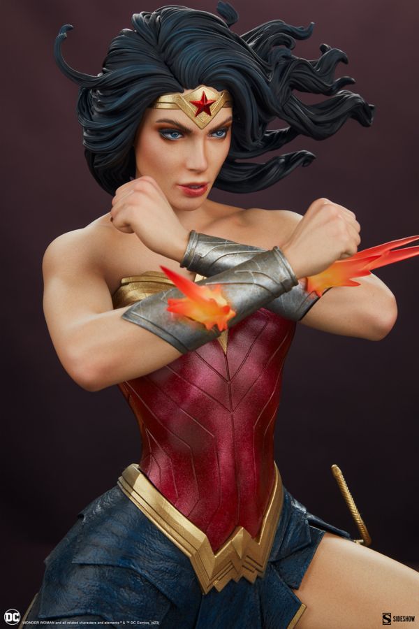 Pop Weasel - Image 8 of Wonder Woman - Saving The Day Premium Format Statue - Sideshow Collectibles - Statue - Image - Pop Weasel