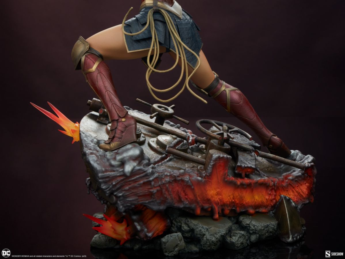 Pop Weasel - Image 10 of Wonder Woman - Saving The Day Premium Format Statue - Sideshow Collectibles